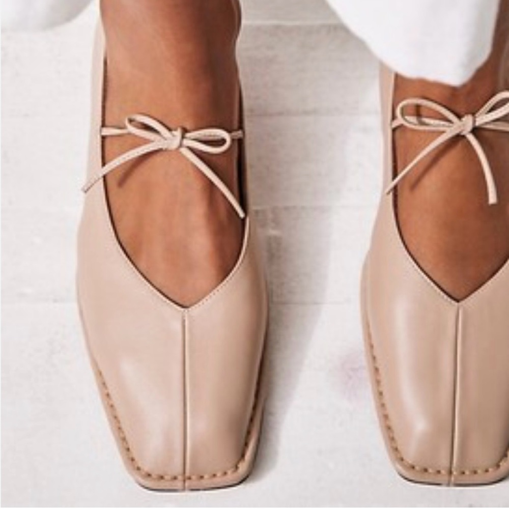 IN SEARCH OF 🎈 I’m looking for these Aloha cuties in a size 6. color nude